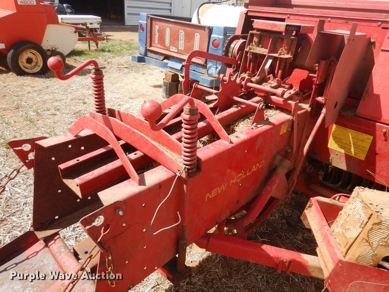 image for item DK0769 1972 New Holland 276  small square baler