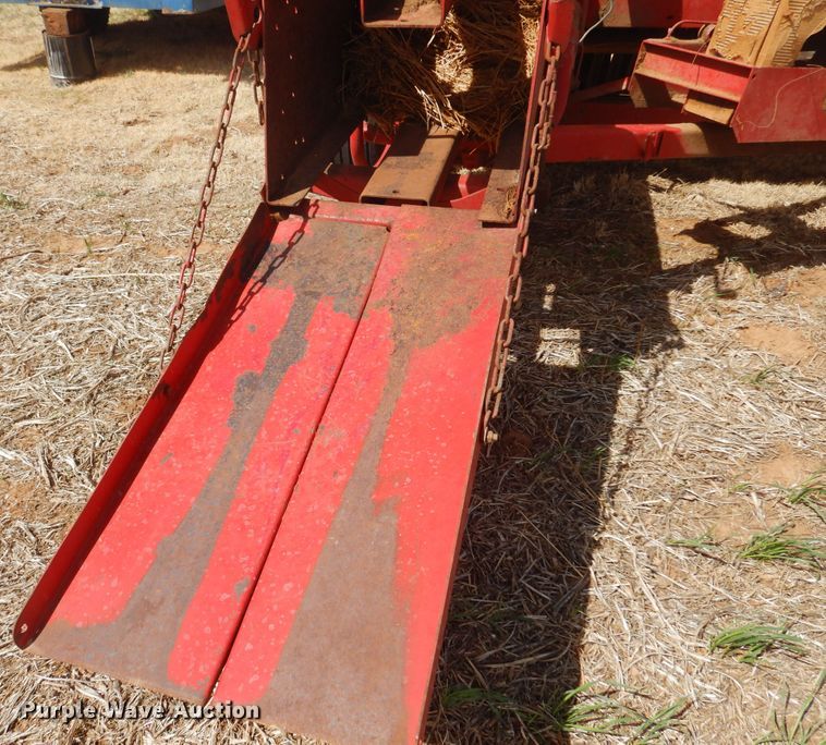 image for item DK0769 1972 New Holland 276  small square baler