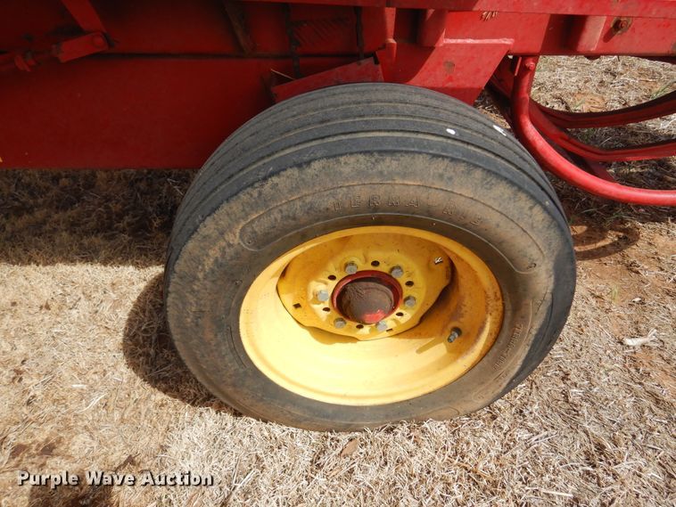 image for item DK0769 1972 New Holland 276  small square baler