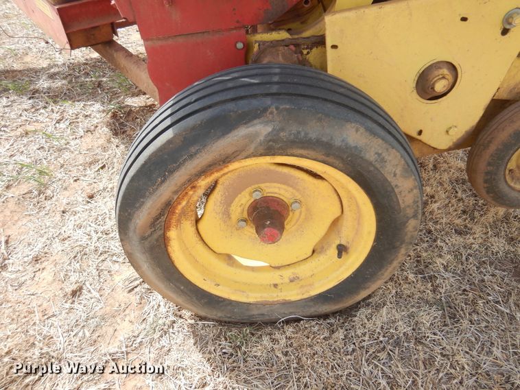 image for item DK0769 1972 New Holland 276  small square baler