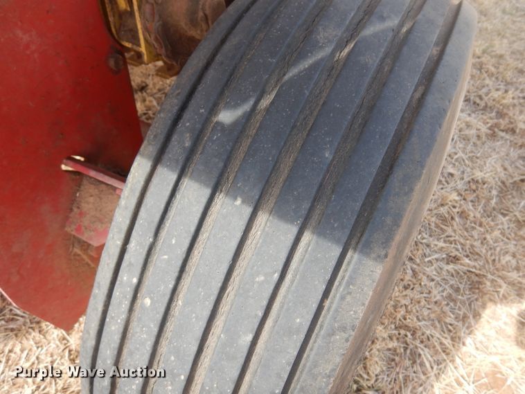 image for item DK0769 1972 New Holland 276  small square baler