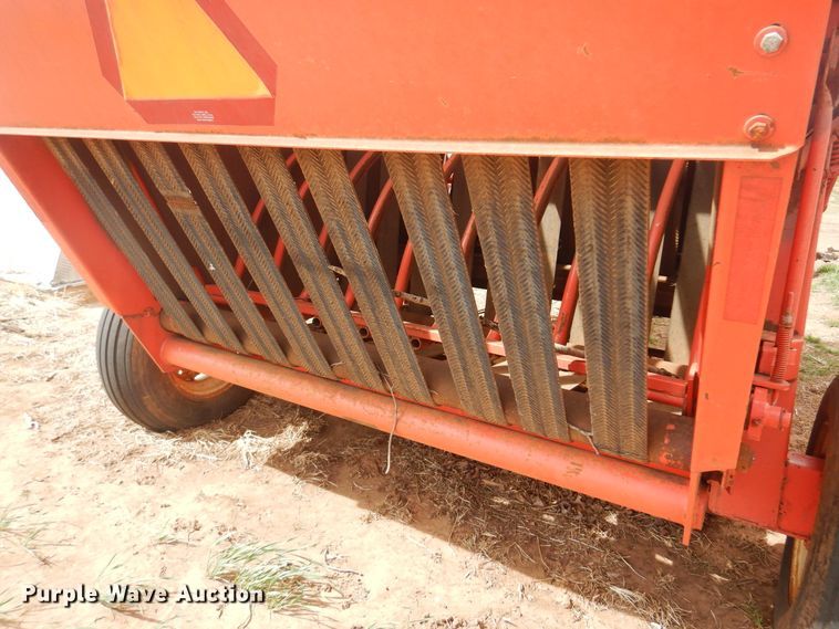 image for item DK0772 1980 Hesston Rounder 5500  round baler