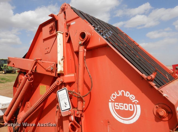 image for item DK0772 1980 Hesston Rounder 5500  round baler