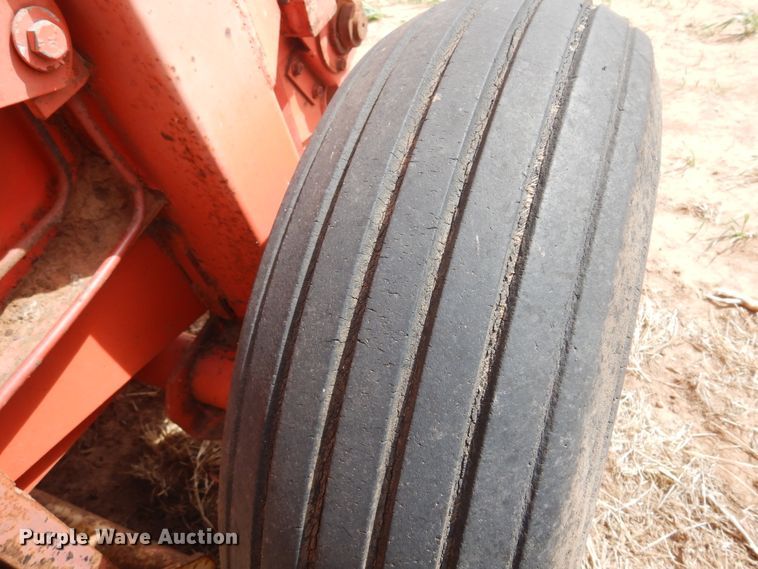 image for item DK0772 1980 Hesston Rounder 5500  round baler