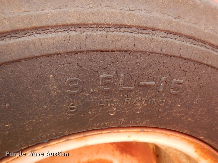 image for item DK0772 1980 Hesston Rounder 5500  round baler