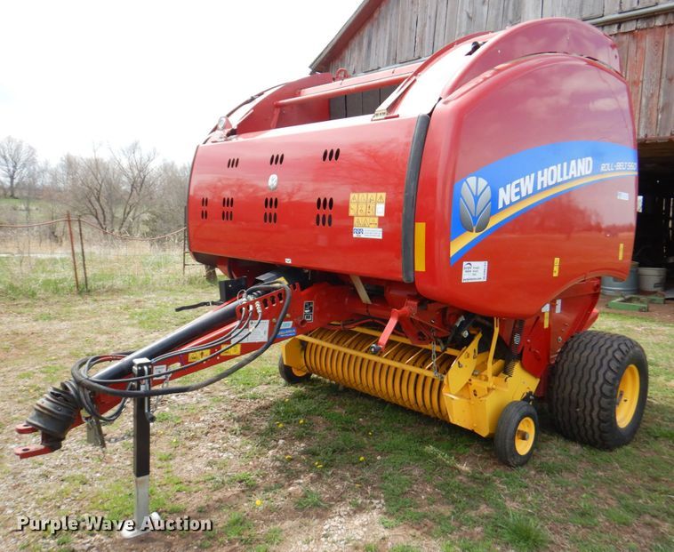 image for item DM6104 2017 New Holland Roll-Belt 560  round baler