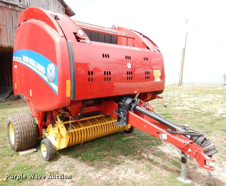 image for item DM6104 2017 New Holland Roll-Belt 560  round baler