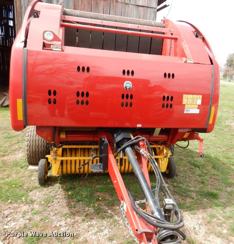 image for item DM6104 2017 New Holland Roll-Belt 560  round baler