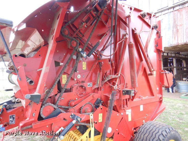 image for item DM6104 2017 New Holland Roll-Belt 560  round baler