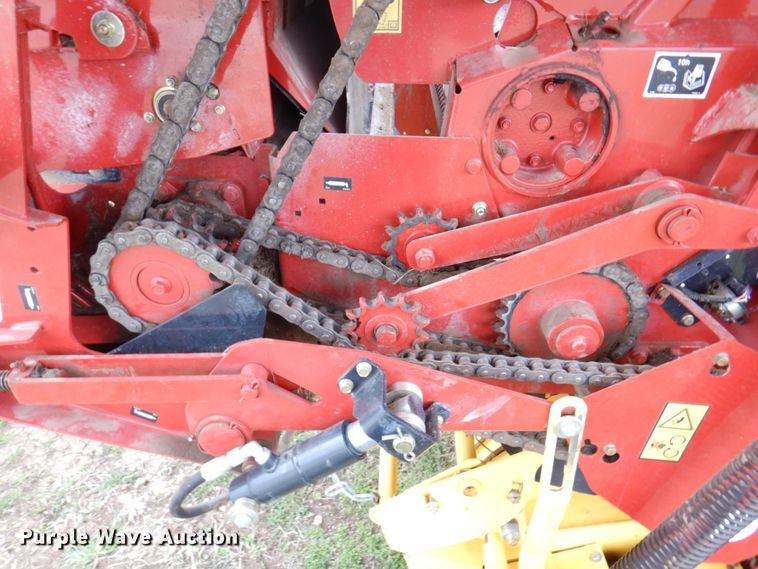 image for item DM6104 2017 New Holland Roll-Belt 560  round baler
