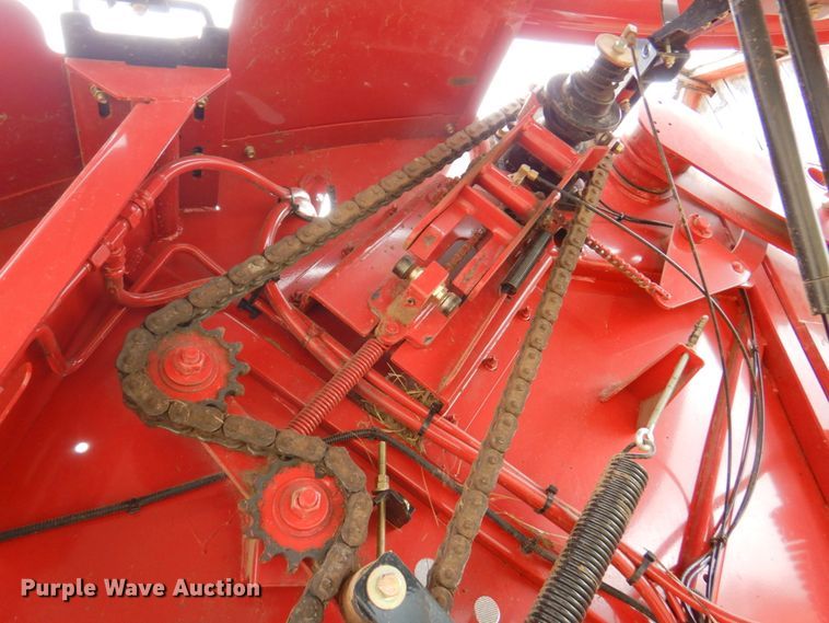 image for item DM6104 2017 New Holland Roll-Belt 560  round baler