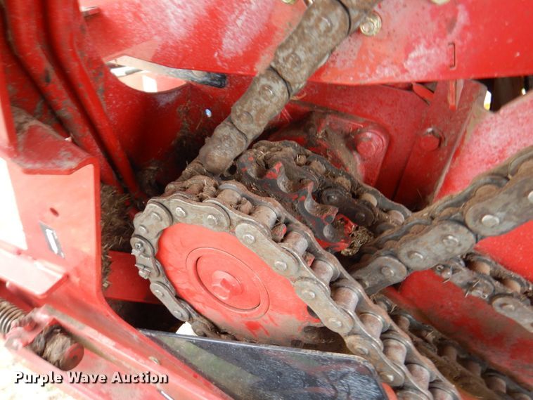 image for item DM6104 2017 New Holland Roll-Belt 560  round baler