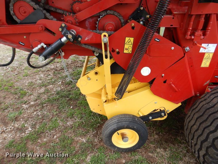 image for item DM6104 2017 New Holland Roll-Belt 560  round baler