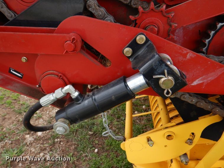 image for item DM6104 2017 New Holland Roll-Belt 560  round baler