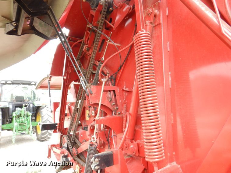 image for item DM6104 2017 New Holland Roll-Belt 560  round baler