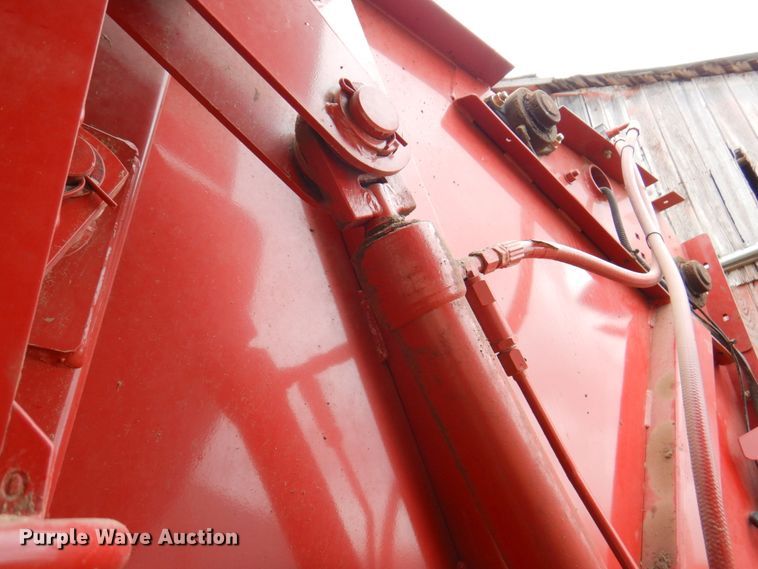 image for item DM6104 2017 New Holland Roll-Belt 560  round baler