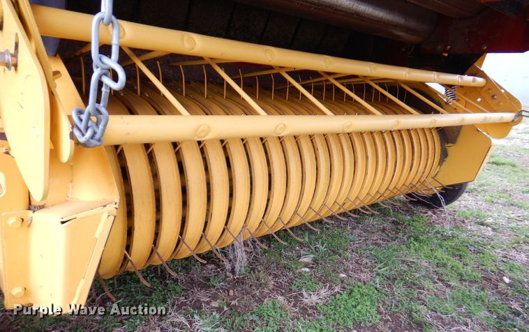 image for item DM6104 2017 New Holland Roll-Belt 560  round baler