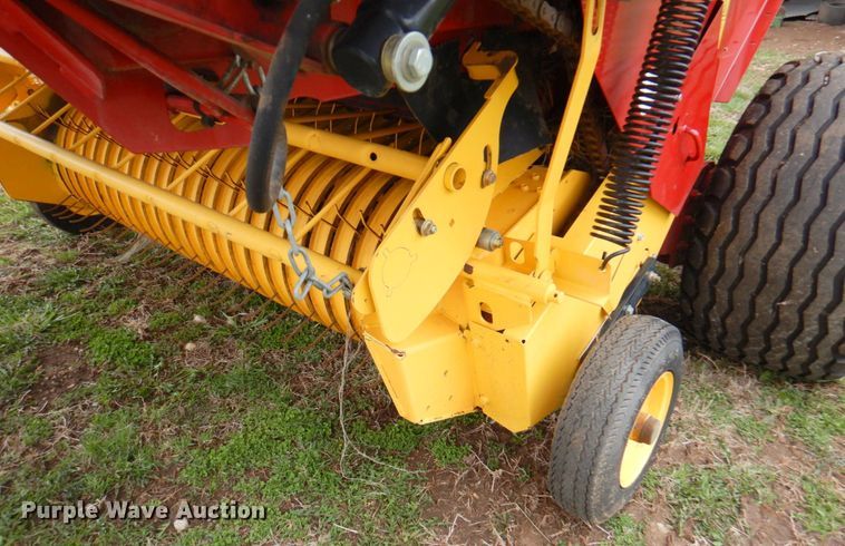 image for item DM6104 2017 New Holland Roll-Belt 560  round baler