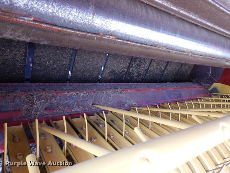 image for item DM6104 2017 New Holland Roll-Belt 560  round baler