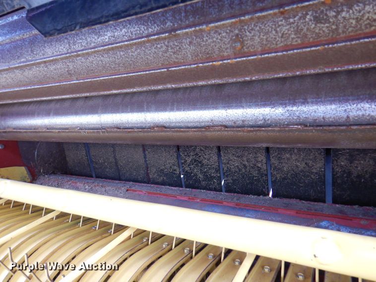 image for item DM6104 2017 New Holland Roll-Belt 560  round baler