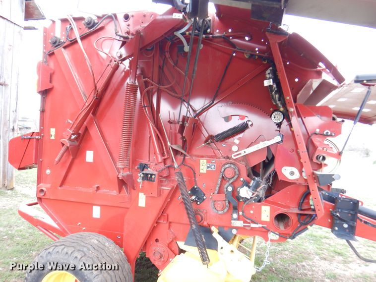 image for item DM6104 2017 New Holland Roll-Belt 560  round baler