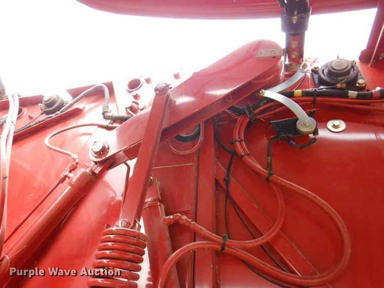 image for item DM6104 2017 New Holland Roll-Belt 560  round baler