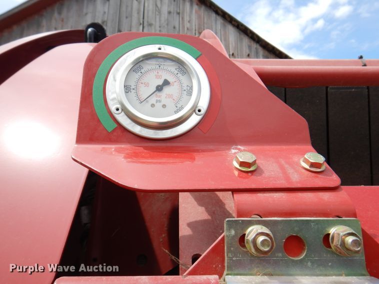 image for item DM6104 2017 New Holland Roll-Belt 560  round baler