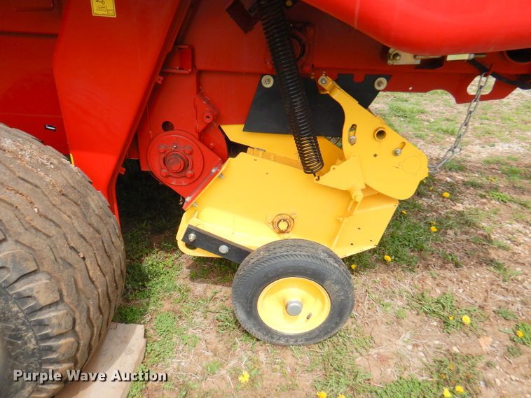 image for item DM6104 2017 New Holland Roll-Belt 560  round baler