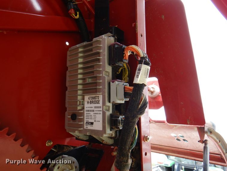 image for item DM6104 2017 New Holland Roll-Belt 560  round baler