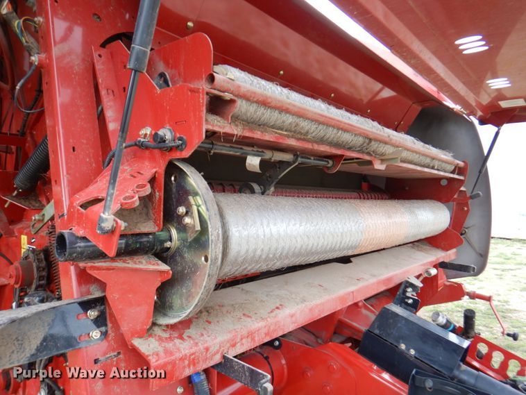 image for item DM6104 2017 New Holland Roll-Belt 560  round baler