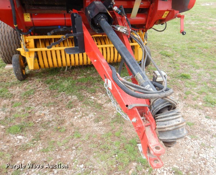 image for item DM6104 2017 New Holland Roll-Belt 560  round baler