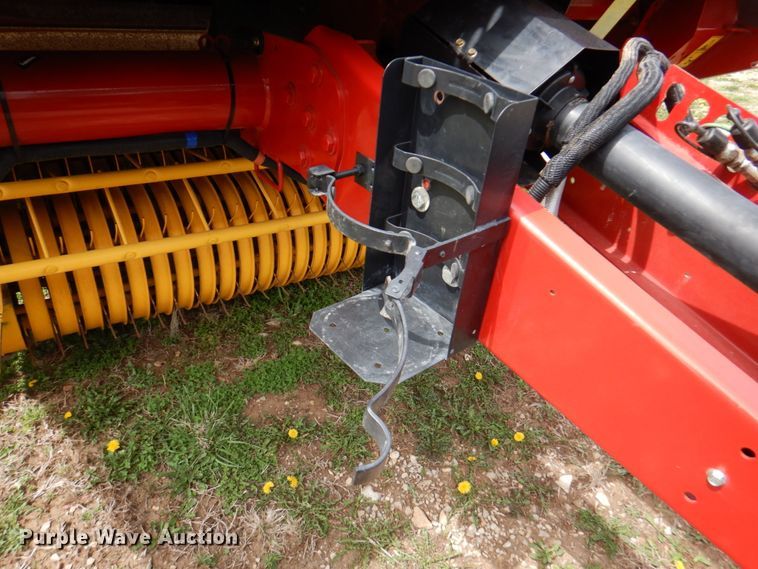 image for item DM6104 2017 New Holland Roll-Belt 560  round baler