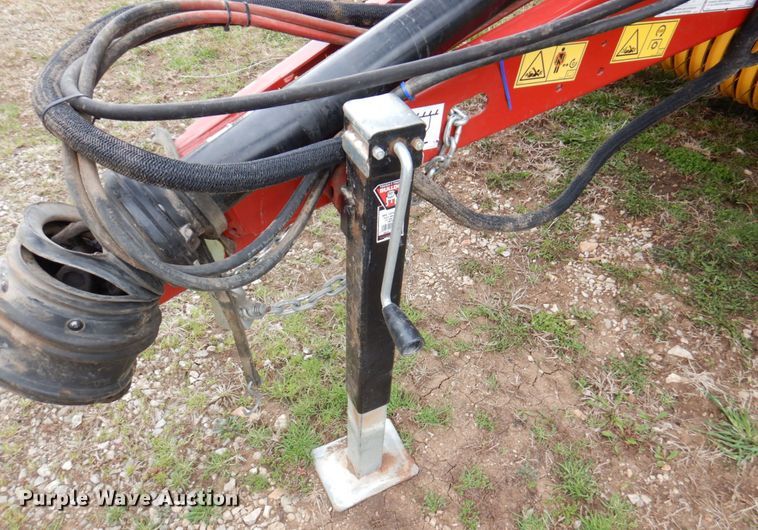 image for item DM6104 2017 New Holland Roll-Belt 560  round baler