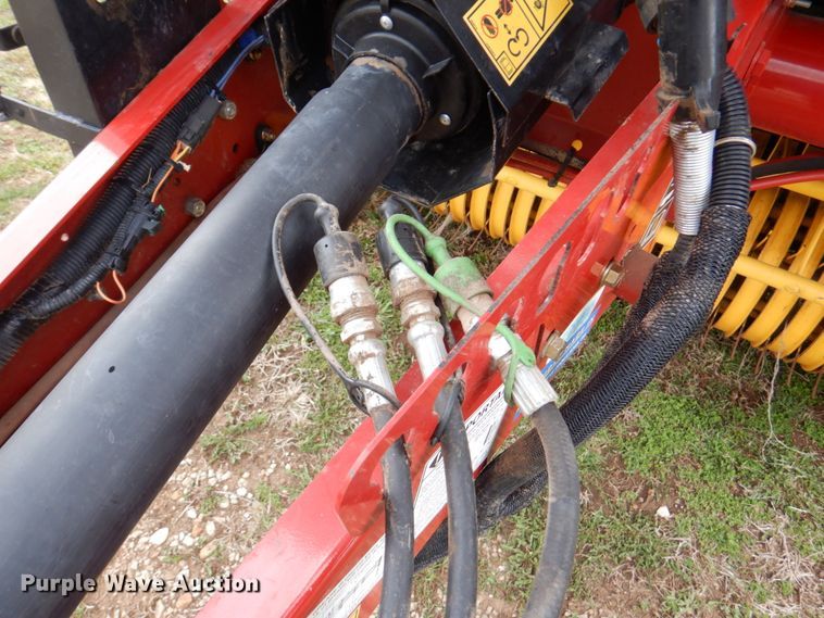 image for item DM6104 2017 New Holland Roll-Belt 560  round baler