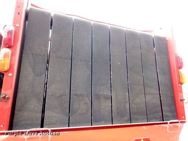 image for item DM6104 2017 New Holland Roll-Belt 560  round baler