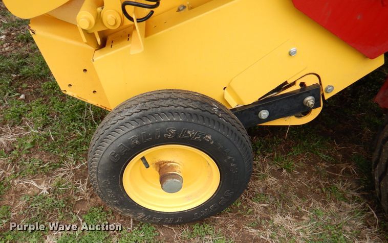 image for item DM6104 2017 New Holland Roll-Belt 560  round baler