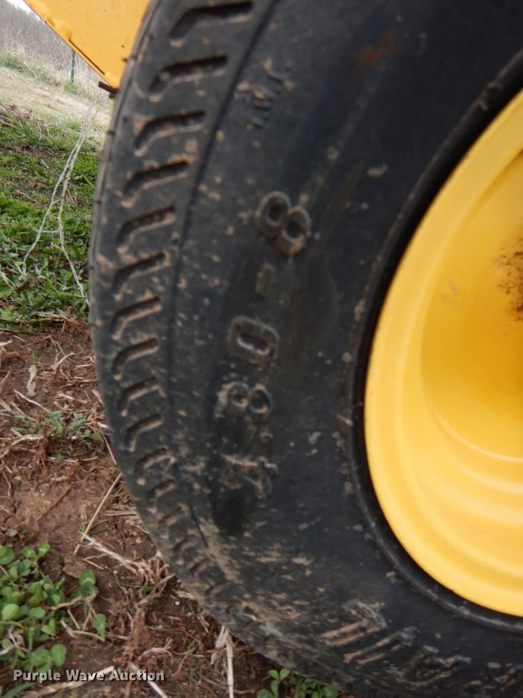 image for item DM6104 2017 New Holland Roll-Belt 560  round baler