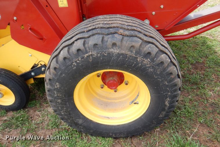 image for item DM6104 2017 New Holland Roll-Belt 560  round baler