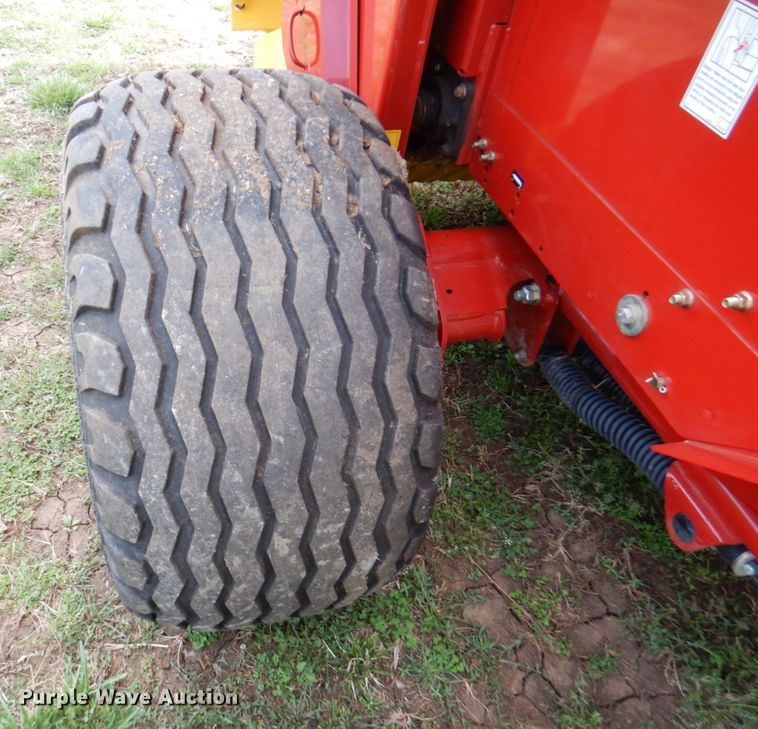 image for item DM6104 2017 New Holland Roll-Belt 560  round baler