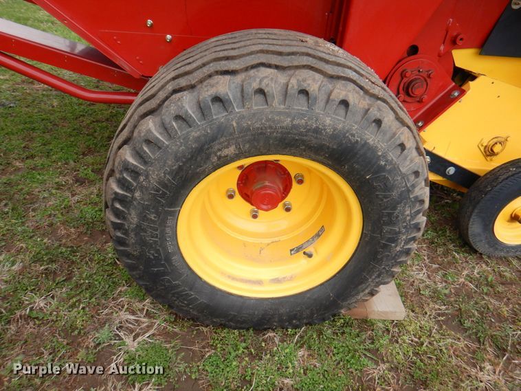 image for item DM6104 2017 New Holland Roll-Belt 560  round baler