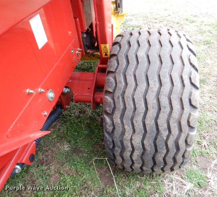 image for item DM6104 2017 New Holland Roll-Belt 560  round baler