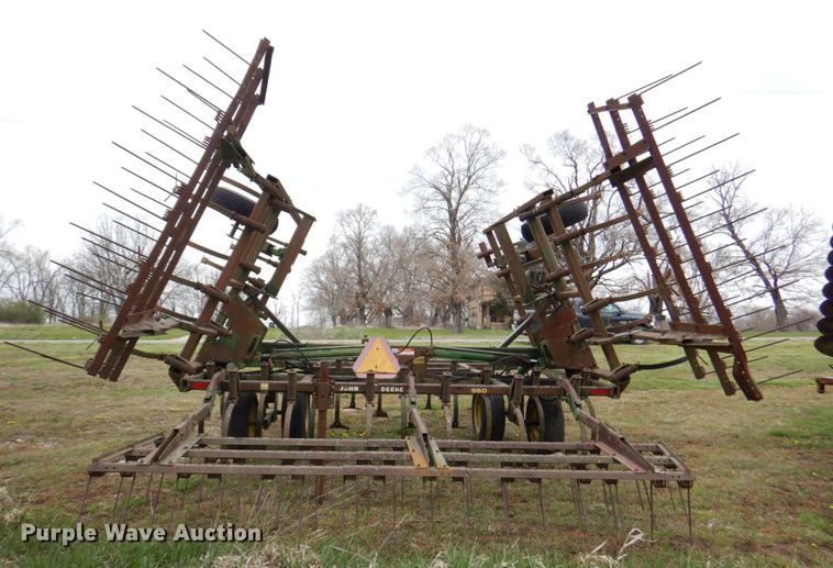 image for item DM6107 John Deere 960  field cultivator