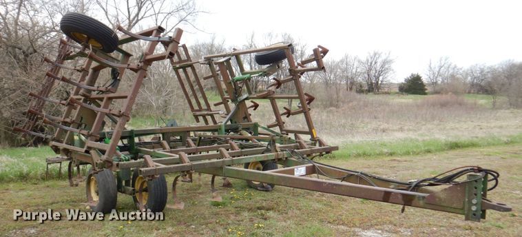 image for item DM6107 John Deere 960  field cultivator
