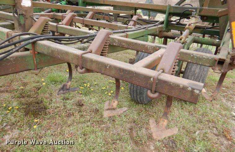 image for item DM6107 John Deere 960  field cultivator