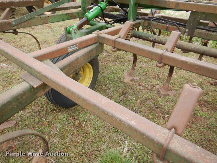 image for item DM6107 John Deere 960  field cultivator