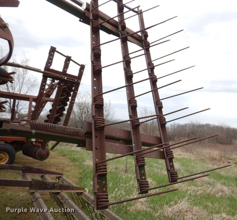 image for item DM6107 John Deere 960  field cultivator