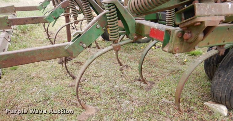 image for item DM6107 John Deere 960  field cultivator