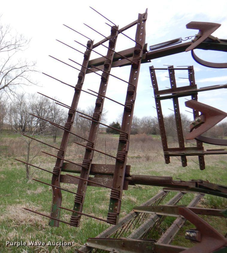 image for item DM6107 John Deere 960  field cultivator