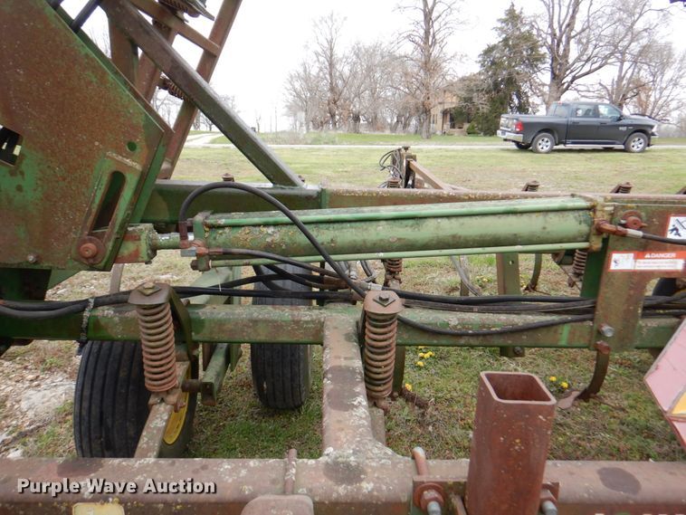 image for item DM6107 John Deere 960  field cultivator