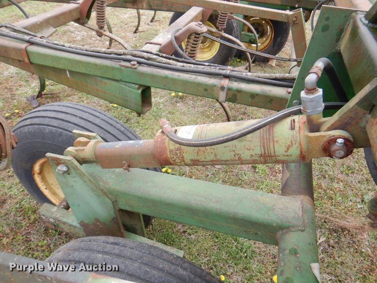 image for item DM6107 John Deere 960  field cultivator